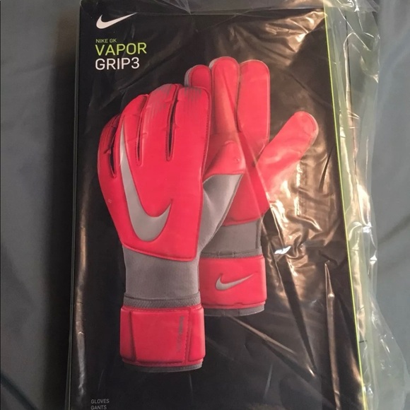 nike goalkeeper gloves size 7